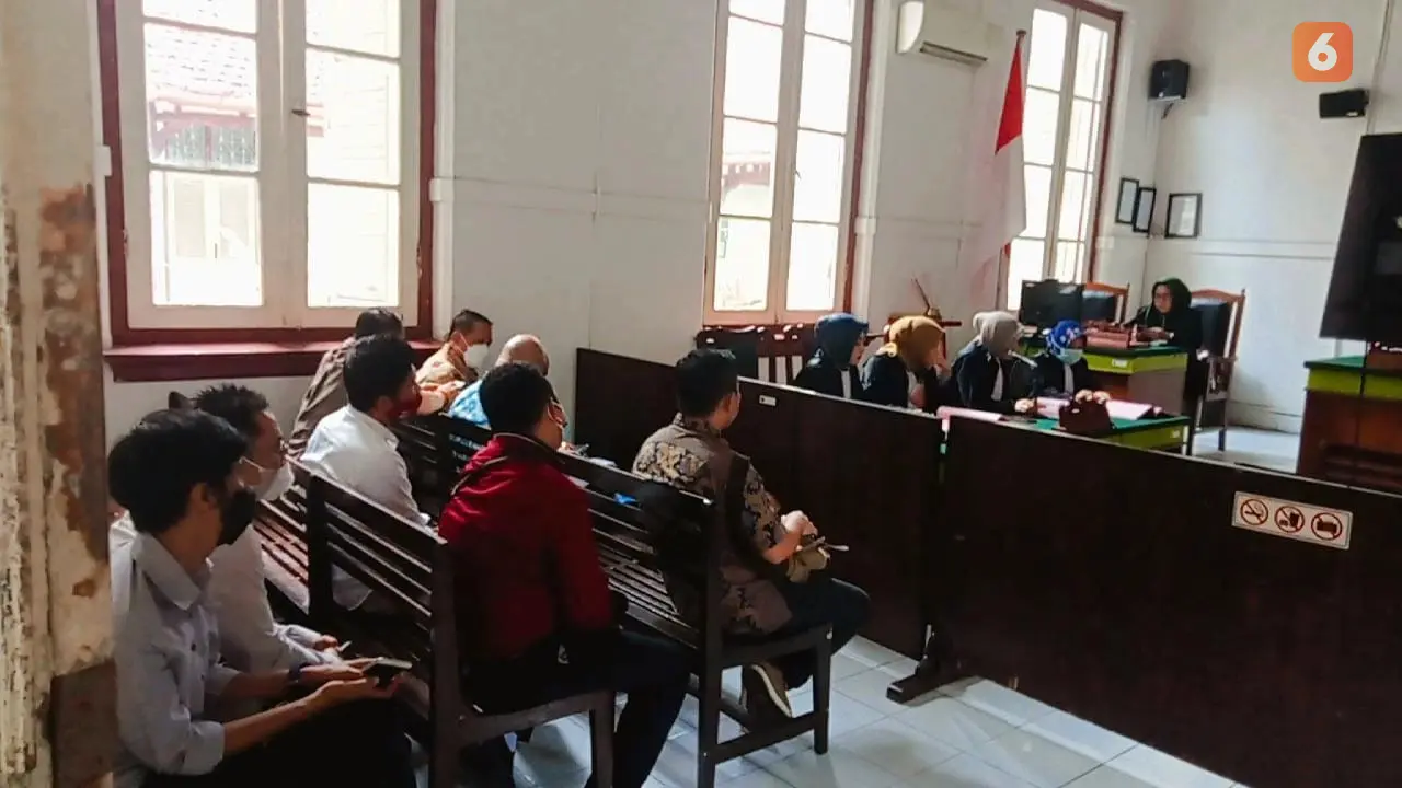 Melati Bunga Sombe, terdakwa kasus dugaan pemalsuan bilyet, giro dan deposito pada salah satu bank plat merah di Makassar (Liputan6.com/Eka Hakim)