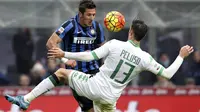 Video highlights Federico Peluso bek Sassuolo melakukan blok fantastis yang menggagalkan upaya Roderigo Palacio Inter Milan mencetak gol.