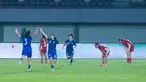 Sempat memberikan perlawanan, Timnas Indonesia Putri harus mengakui keperkasaan Chinese Taipei Putri 1-2 dalam partai terakhir Grup D Kualifikasi Piala Asia Putri 2026 di Indomilk Arena, Tangerang, pada Sabtu (5/7/2025). (Bola.com/M Iqbal Ichsan)