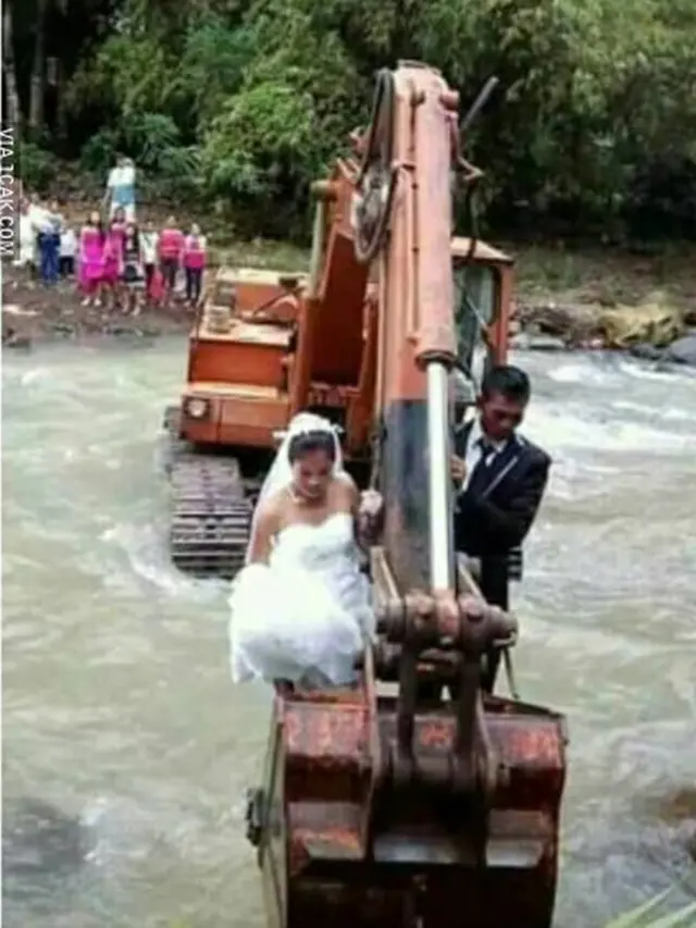 6 Kendaraan Pengantin Ukuran Besar Ini Bikin Heboh Pernikahan