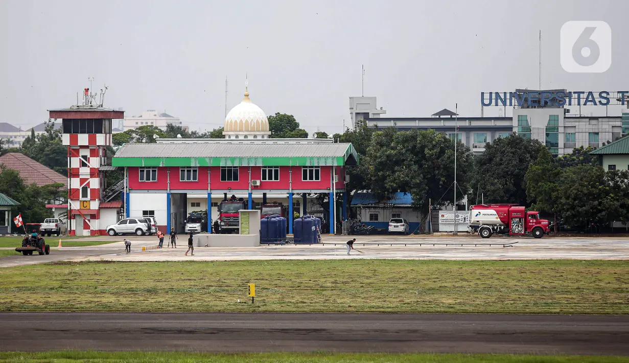 Suasana di Apron Bandara Pondok Cabe, Pamulang, Tangerang Selatan, Banten, Rabu (29/12/2021). Kementerian Perhubungan menunjuk Bandara Pondok Cabe dan Bandara Soekarno-Hatta sebagai bandara pengganti selama revitalisasi Bandara Halim Perdanakusuma. (Liputan6.com/Faizal Fanani)