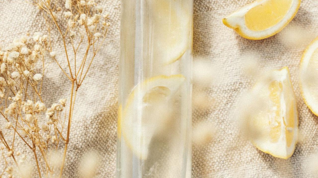 Haruskah Kita Menambahkan Air Lemon ke dalam Rutinitas Sehari-hari?