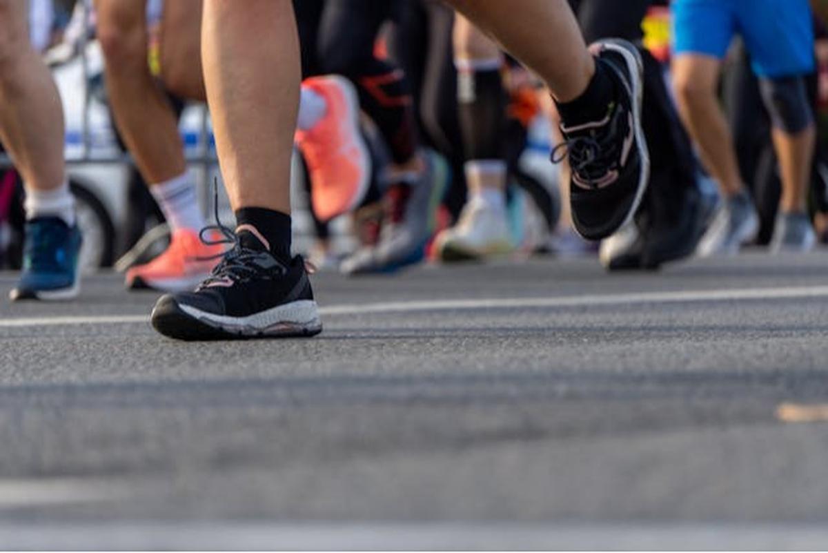 Tips Memilih Sepatu Lari yang Nyaman dan Tetap Stylish