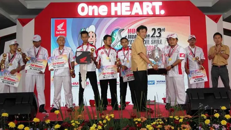 Juara Kontes Mekanik Nasional, Mekanik Honda Bawa Pulang Motor