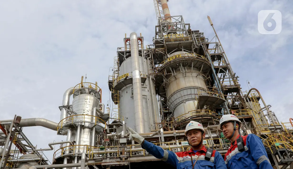Melalui optimalisasi kilang yang berkapasitas pengolahan minyak mentah hingga 126 ribu barrel per hari, PT Kilang Pertamina Internasional (KPI) unit Plaju berkomitmen menjaga ketahanan energi di wilayah Sumatra Bagian Selatan. (Liputan6.com/Herman Zakharia