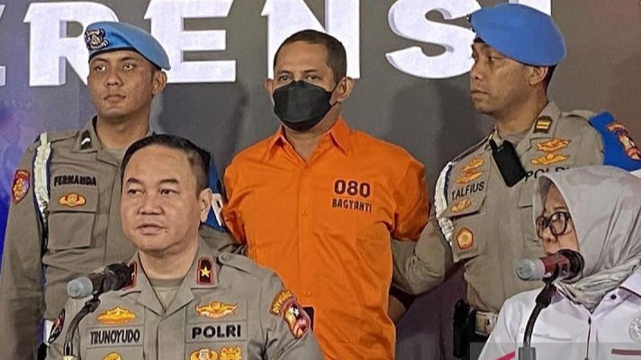 Fakta Baru, Eks Kapolres Ngada Sering Pakai Jasa Layanan Kencan dari Germo VK, Termasuk Mahasiswi F