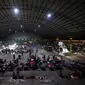 Orang-orang berkumpul di tempat pengungsian, pusat olahraga, setelah melarikan diri dari desa mereka yang terkena dampak gunung berapi Fuego di Santa Lucia Cotzumalguapa, Escuintla di selatan Guatemala City, pada 4 Mei 2023. (Johan ORDONEZ / AFP)