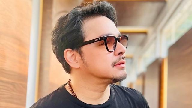 7 Selebriti Pria Indonesia yang Masih Betah Menjomblo, Belum Pernah Menikah