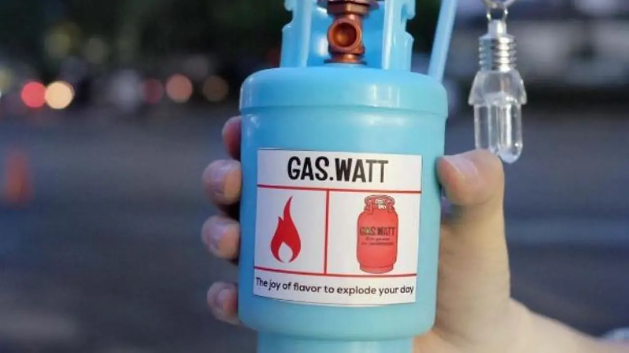 [Bintang] Menikmati Sensasi Minum Cokelat dari Tabung Gas