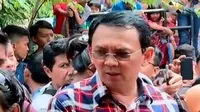 Menanggapi dirinya dilaporkan Novel mengenai Fitsa Hats, Ahok pun menanggapinya santai.