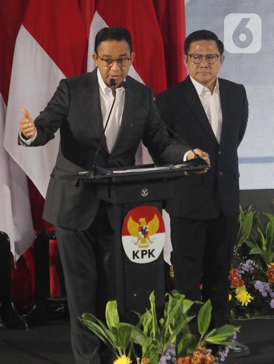 Capres-Cawapres nomor urut 1 Anies Baswedan (kiri) dan Muhaimin Iskandar menyampaikan paparan Penguatan Anti Korupsi untuk Penyelenggara Negara Berintegritas (Paku Integritas) di Gedung Merah Putih KPK, Jakarta, Rabu (17/1/2024). (Liputan6.com/Angga Yuniar)