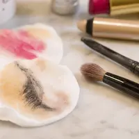 Beauty Tips: Makeup Remover for Sensitive Skin / Image: Shutterstock