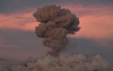 Erupsi Gunung Ibu Ciptakan Badai Petir Vulkanik