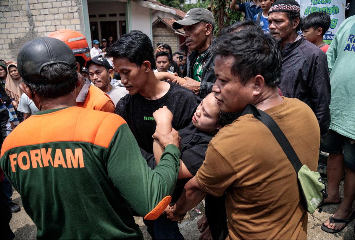 FOTO: Tiga Jemaah Tewas Tertimpa Runtuhan Majelis Taklim di BogorBogor