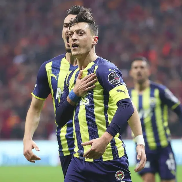 7 potret Mesut Ozil yang dikabarkan akan gabung RANS Cilegon FC
