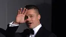 Melansir Hollywoodlife.com, seorang sumber mengatakan Pitt tengah fokus untuk melakukan hal yang lebih pasca bercerai. Ia juga akan menjadi sosok ayah yang baik untuk anak-anaknya. (AFP/Bintang.com)