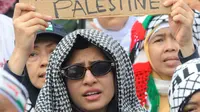 “Aksi ini sebagai bukti kita mendukung Palestina, mendukung Baitul Maqdis dari kejahatan Israel,” ucap pembawa acara aksi tersebut. (merdeka.com/Arie Basuki)