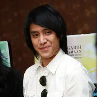 Banyak cara mencari vokalis atau kembali membentuk grup musik. Ada yang melalui audisi di televisi ada juga yang memanfaatkan media sosial. Musisi Kevin Aprilio mencari vokalis lewat Instagram. (Deki Prayoga/Bintang.com)