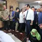 Menteri Koordinator Bidang Kemaritiman dan Investasi (Menko Marves), Luhut Binsar Pandjaitan di rumah duka ekonom&nbsp;senior dan pendiri Indef Faisal Basri. (Dok Kemenko Marves)&nbsp;