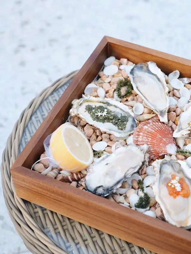 Restoran Hidden Gem di Jakarta, Tawarkan Suasana ala Santorini hingga View Sunset di Pinggir Danau