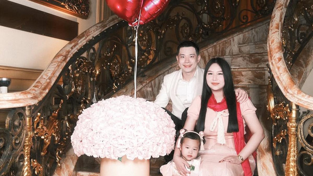 5 Potret Tangga Rumah Sisca Kohl yang Mewah dan Estetik dengan Desain Anti Mainstream