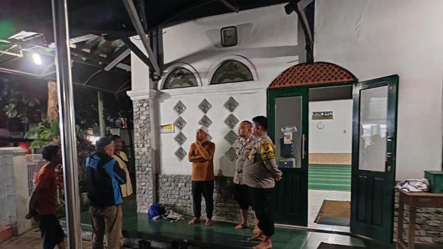 Geger Penemuan Mayat Tanpa Identitas di Toilet Masjid Sukabumi