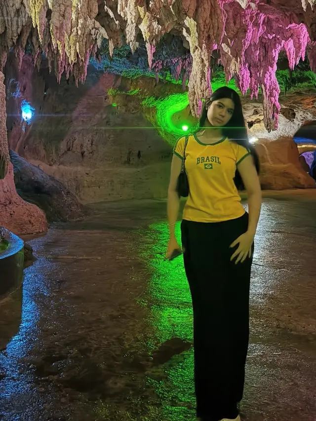 Annisa Pohan serta Almira saat Berkunjung ke Goa Pacitan. [@annisayudhoyono]