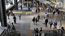 Dengan adanya peron baru, PT Kereta Commuter Indonesia (KCI) melakukan perubahan pola operasional perjalanan KRL untuk meningkatkan ketertiban dan menghindari penumpukan penumpang. (Liputan6.com/Angga Yuniar)