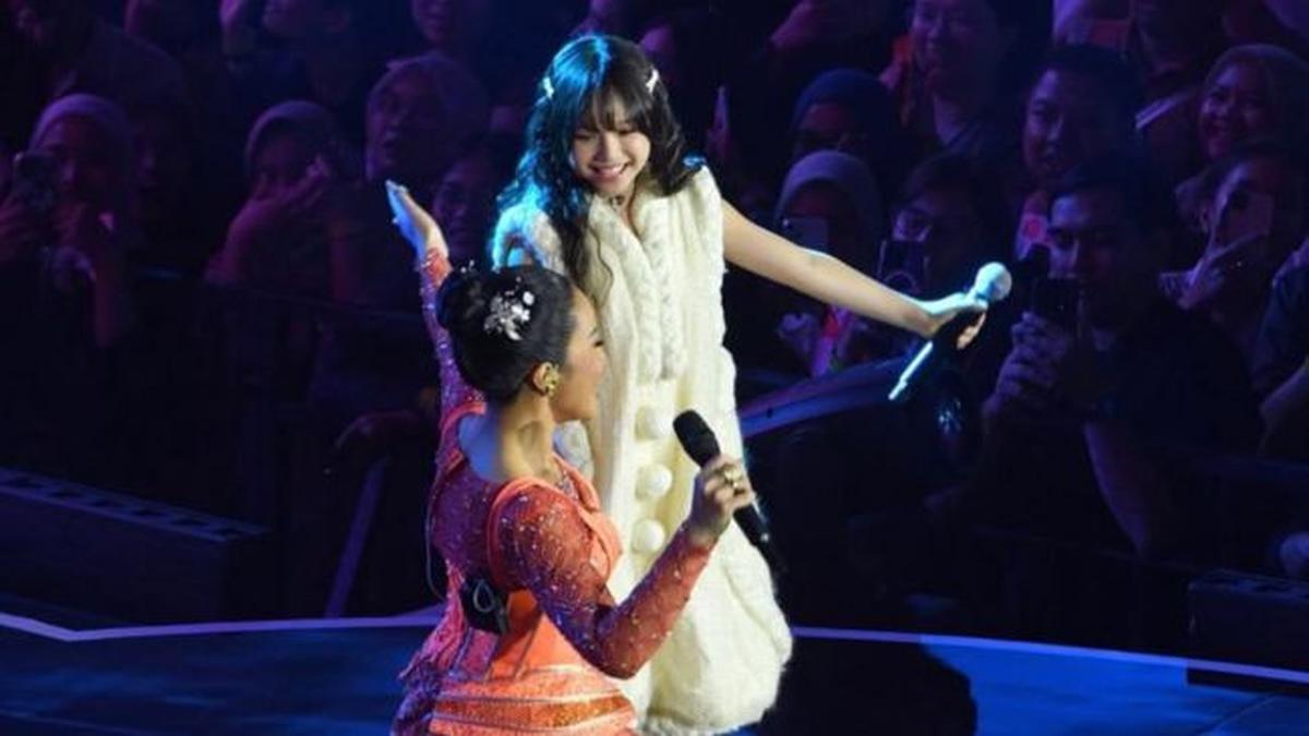 7 Potret Spesial Gempi Tampil di Konser 'Bingah' Yura Yunita, Gemuruhkan Istora Senayan