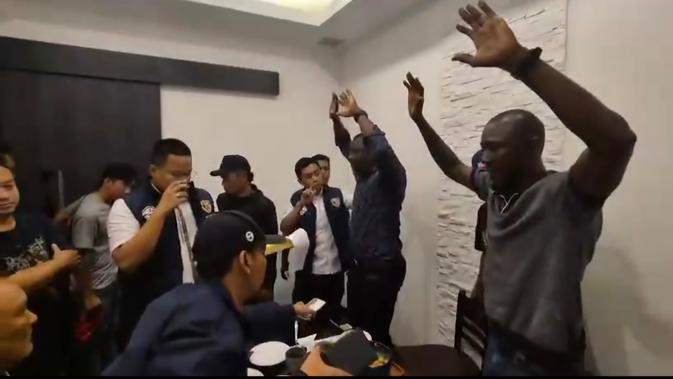 Terungkap, Ini Cairan Khusus yang Dipakai WNA Liberia dalam Modus Penipuan 'Black Dollar'