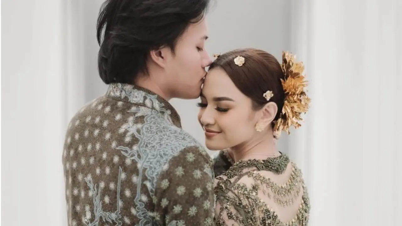 Mahalini Kenakan Kebaya saat Tunangan. [@mahalinirahaja]