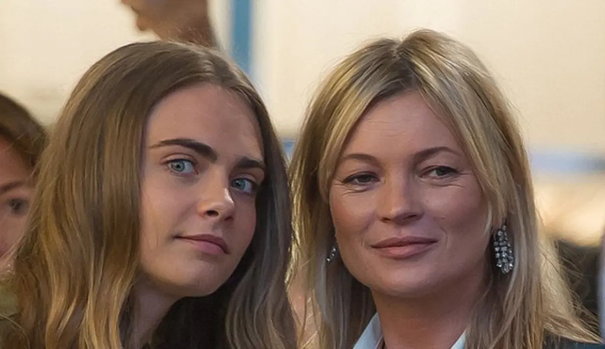 Disandingkan dengan Cara Delevingne, Kate Moss jelas tertandingi. Di usianya sekarang (41 tahun) Kate sudah memiliki kerutan di sekitar matanya yang membuat dirinya terlihat sangat tua. (via dailymail.co.uk)