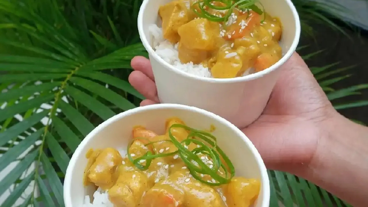 Rice bowl chicken curry