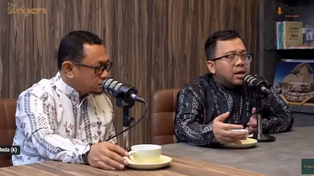 Ustaz Bendri Jaisyurrahman dan Teuku Wisnu. (Foto: SS YT Podcast The Sungkars)