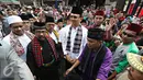 Gubernur DKI Jakarta Basuki T Purnama saat menghadiri Festival Palang Pintu 2016 di Kemang, Jakarta, Sabtu (28/5). Event tahunan tersebut diselenggarakan merayakan HUT ke-489 DKI Jakarta yang digelar pada 28-29 Mei 2016. (Liputan6.com/Immanuel Antonius)