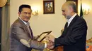 Citizen6, Iran: Menteri kelautan dan perikanan bertemu dengan menteri luar negeri RI-Iran, di kantor kementerian luar negeri RI-Iran, Selasa (17/5). (Pengirim: Efrimal Bahri)