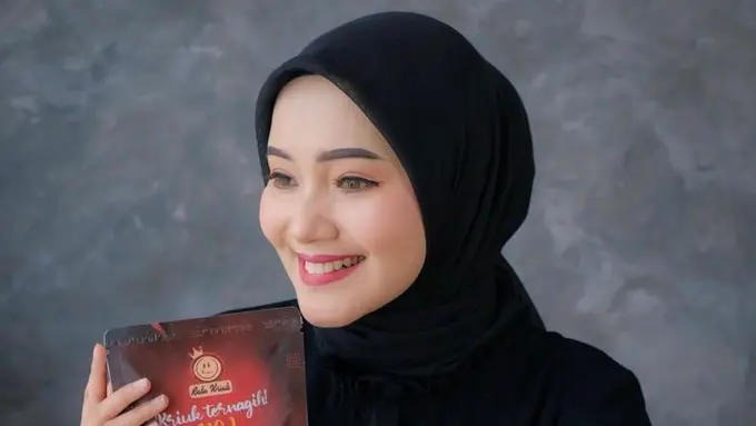 Diary Fimela: Modal 200 Ribu, Ibu Rumah Tangga Ini Raup Omzet Ratusan Juta dari Bisnis Cemilan