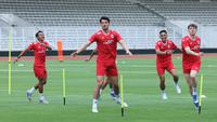 Pemain Timnas Indonesia, Elkan Baggott, mengikuti sesi latihan perdana jelang laga FIFA Series di Stadion Madya, Komplek Gelora Bung Karno, Jakarta, Selasa (24/3/2026). (Bola.com/M Iqbal Ichsan)