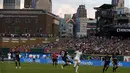 Suasana pertandingan antara Paris Saint-Germain melawan AS Roma pada laga International Champions Cup di Comerica Park, Detroit, Michigan, (19/7/2017). PSG menang 5-3. (AFP/Jeff Kowalsky)