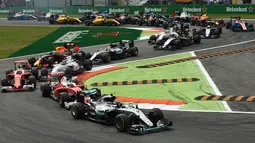 Suasana balapan F1 GP Italia selepas start di Sirkuit Monza, Italia, Minggu (4/9/2016). (Bola.com/Twitter/F1)