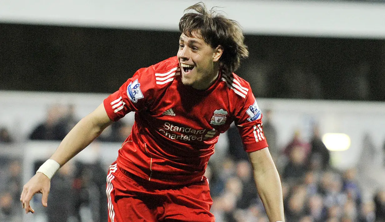 3. Sebastian Coates - Bek asal Uruguay ini datang ke Anfield dengan label pemain muda terbaik Copa America 2011. Namun sayang bersama The Reds, dirinya gagal bersinar seperti kompatriotnya, Luis Suarez. (EPA/Andy Rain)