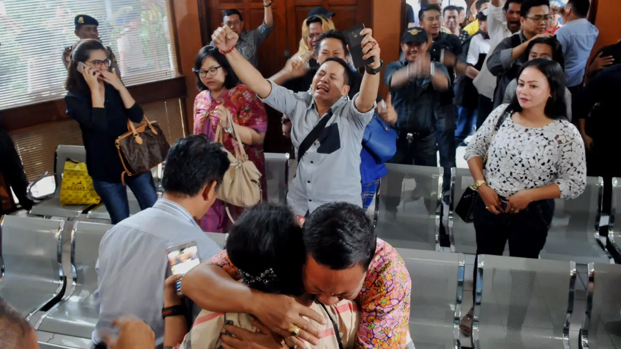 Para pengunjung sidang praperadilan mantan Walikota Makassar Ilham Arief Sirajuddin