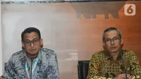 Wakil Ketua KPK, Alexander Marwata (kanan) dan Juru Bicara KPK, Ali Fikri saat memberikan keterangan terkait operasi tangkap tangan (OTT) di Sidoarjo di Gedung KPK, Jakarta, Rabu (8/1/2020). (merdeka.com/Dwi Narwoko)