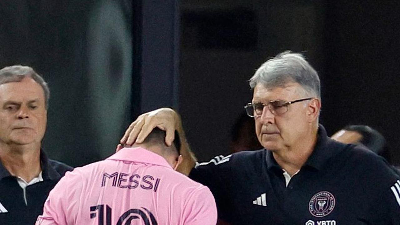 Karena cedera, Messi terpaksa keluar lapangan saat Inter Miami berhadapan dengan Toronto FC pada duel di Stadion DRV PNK, Kamis (21/9/2023) pagi.<br>