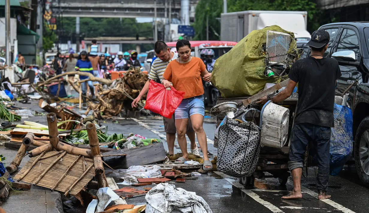 Topan Gaemi mengakibatkan hujan deras di sejumlah besar wilayah Filipina. (TED ALJIBE/AFP)