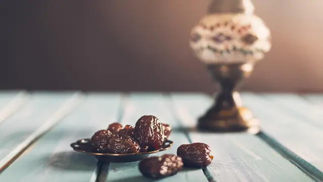 Buah Prune atau buah plum kering