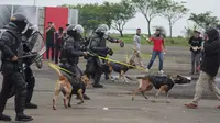 Polda Sulsel Siagakan Anjing Satwa K9 Selama Pilkada Berlangsung (Liputan6.com/ Eka Hakim)