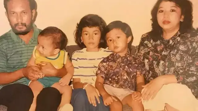 Potret lawas artis bersama keluarga, Ussy Sulistiawaty (Instagram/ussypratama)