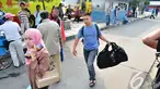 Sejumlah pemudik mulai berdatangan di Terminal Bus Pulogadung, Jakarta, Jumat (1/8/14). (Liputan6.com/Faizal Fanani)