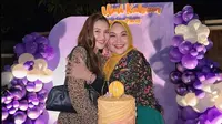 5 Potret Pesta Ultah Ibunda Ayu Ting Ting, Suprise Manis dari Keluarga Tercinta